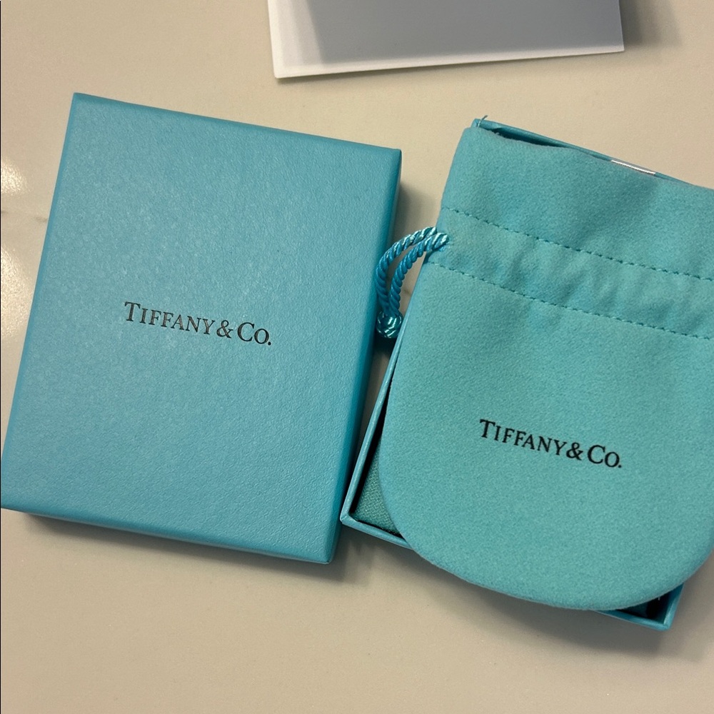 Tiffany & Co. Silver Heart Pendant Necklace (brand new) - Picture 3 of 3